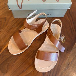 Girls size 13 cognac sandal - classic style